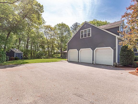 4th image of 55 Aspen Dr
