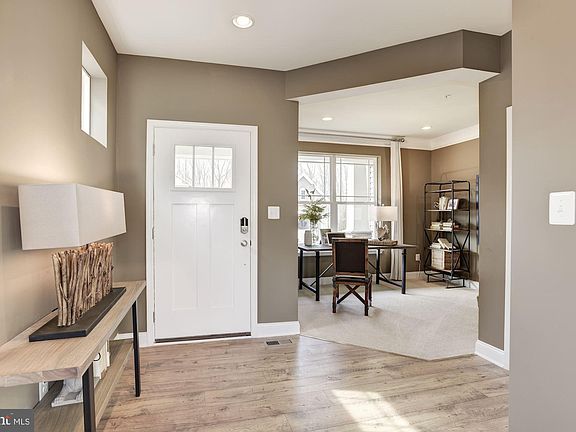 5th image of 5162 Newport Cir