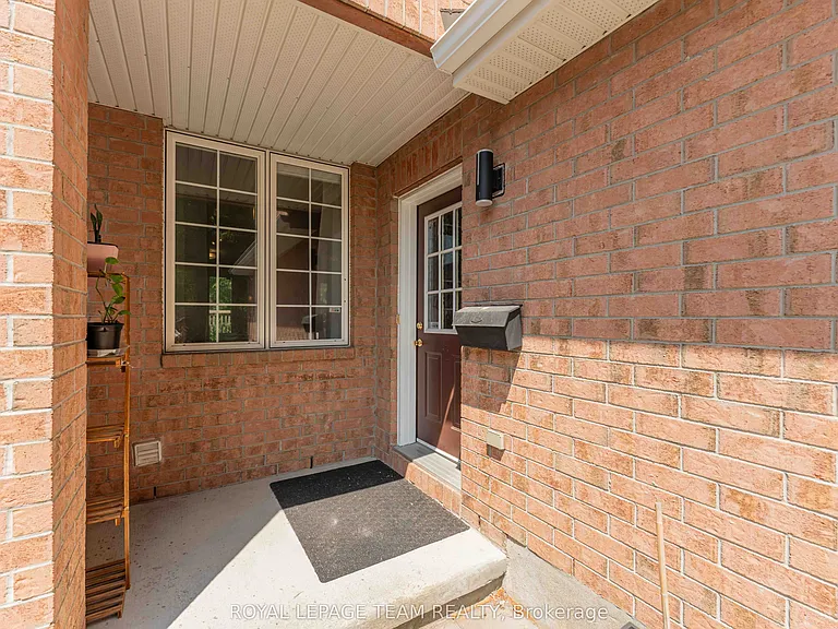 16 Cohen Ave — Photo 4