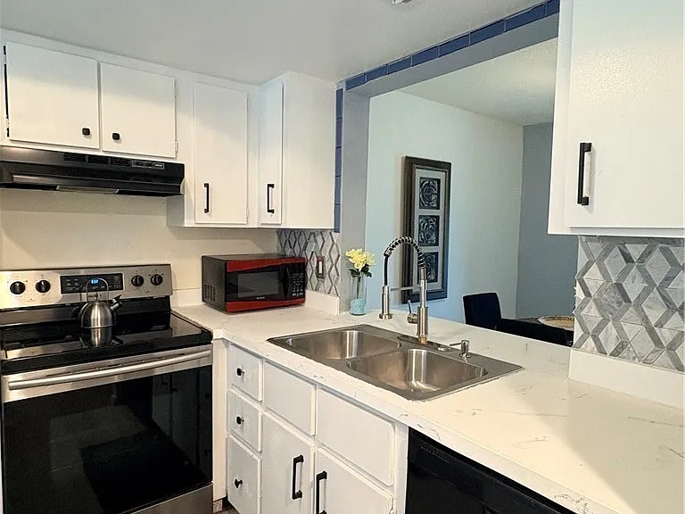 4520 SW 8th Pl #4 — Photo 7