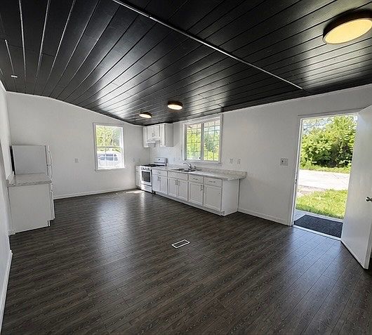 1st image of 5870 Villa Ave