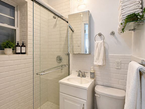 5th image of 237 E 10th St APT 2C