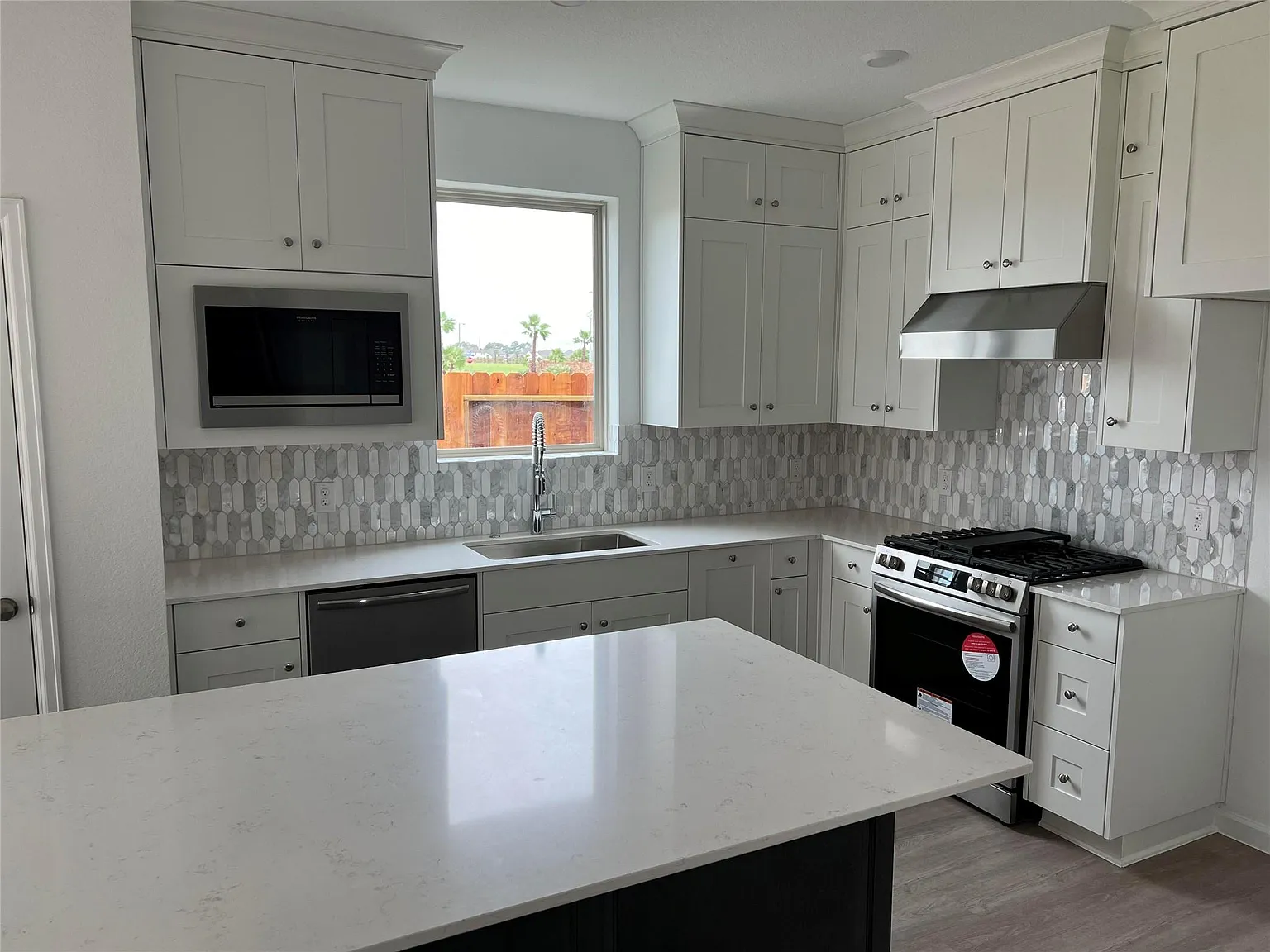 3 bed, 2.5 bath, 2539 sqft, $2,900 — Photo 4