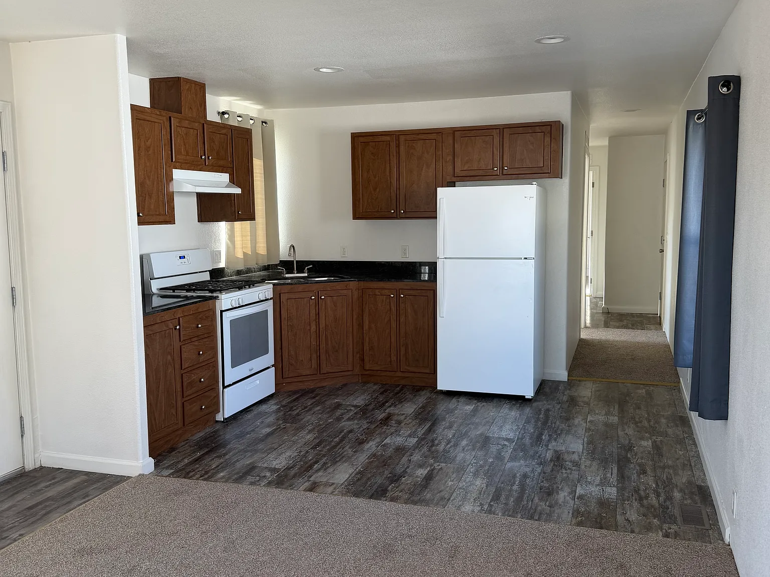 2 bed, 744 sqft, $1,200 — Photo 1