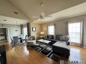4625 Burbank Dr