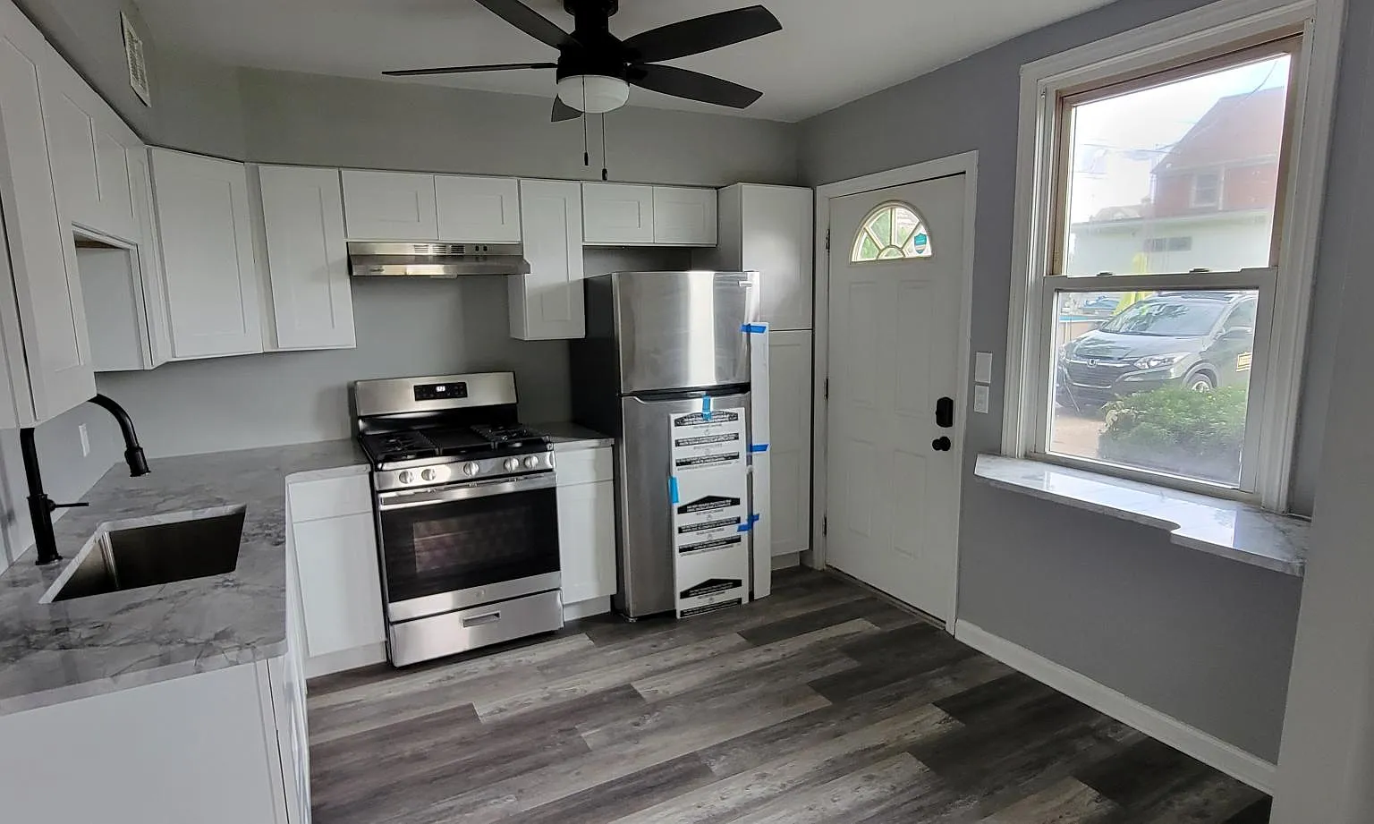 2120 Russell Ave — Photo 2