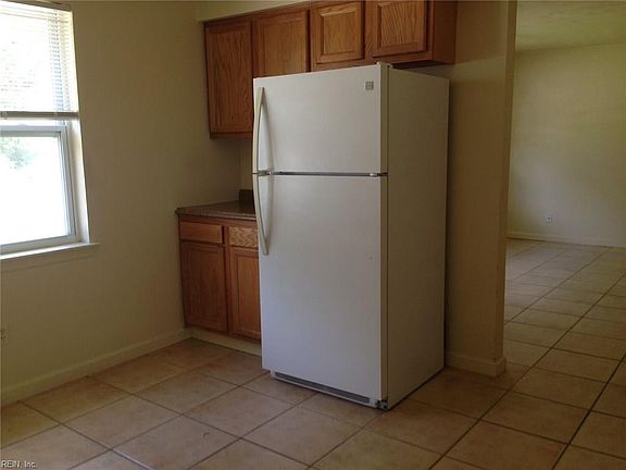 5th image of 1407 Lois Ln #A