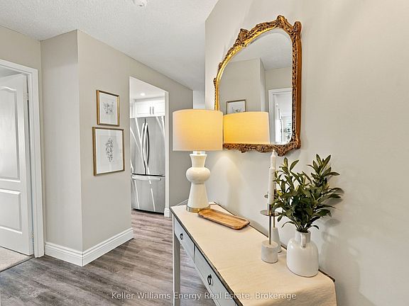 5th image of 712 Rossland Rd E #302