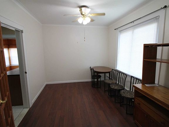 3rd image of 393 Beech St