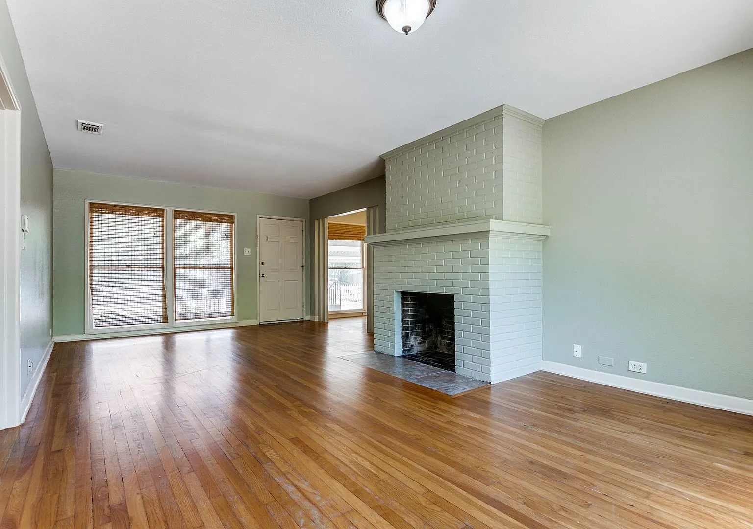 Terrell Heights 3-Bedroom — Photo 4