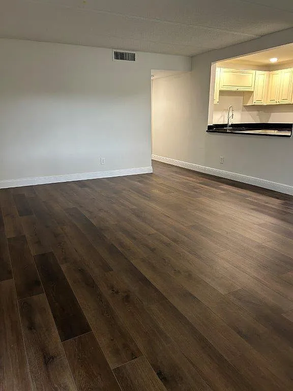2 bed, 2.0 bath, 921 sqft, $1,900 — Photo 4