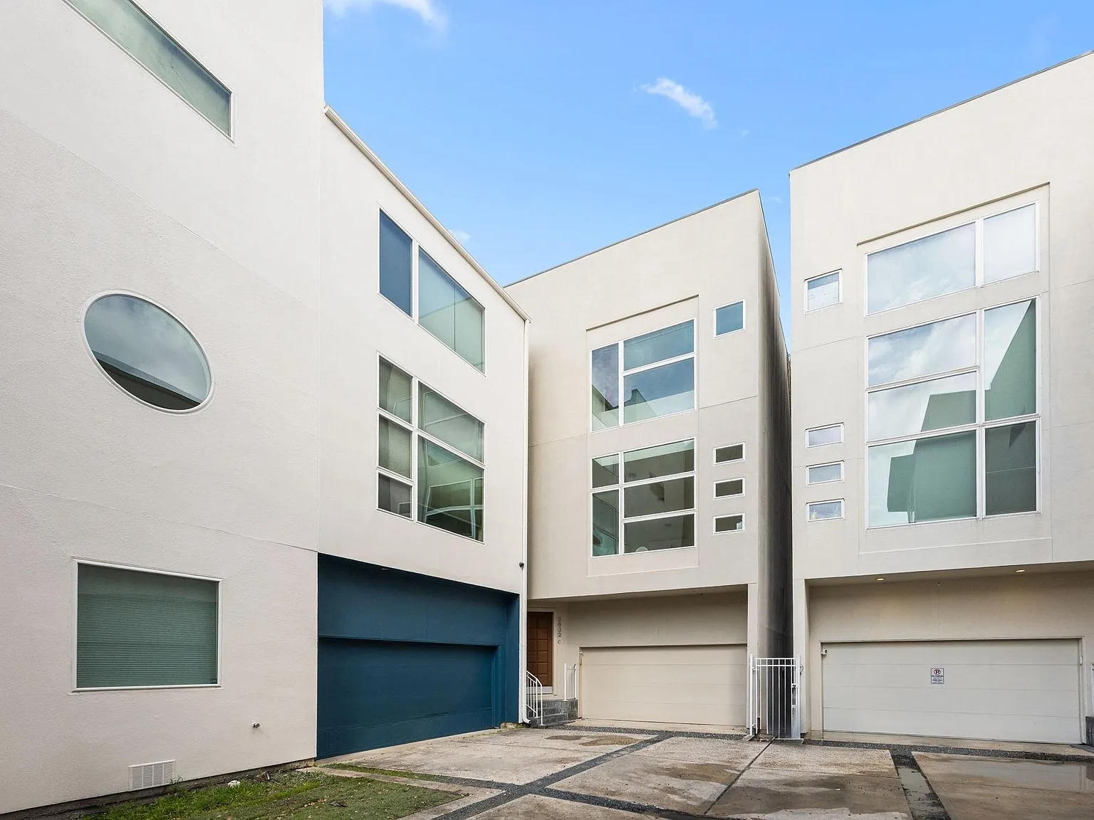 3 bed, 3.5 bath, 2130 sqft, $2,800 — Photo 2