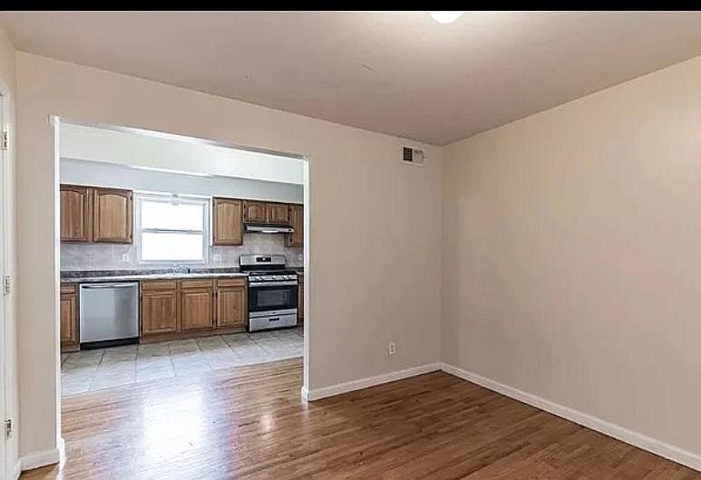 1st image of 386 New St Floor 2