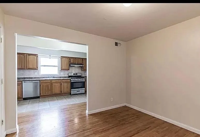 386 New St #2