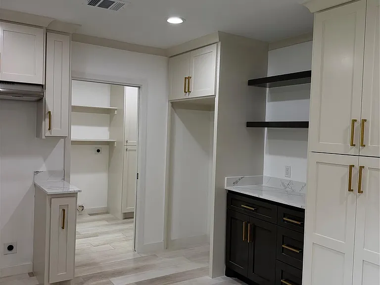 1704 Jones St — Photo 12