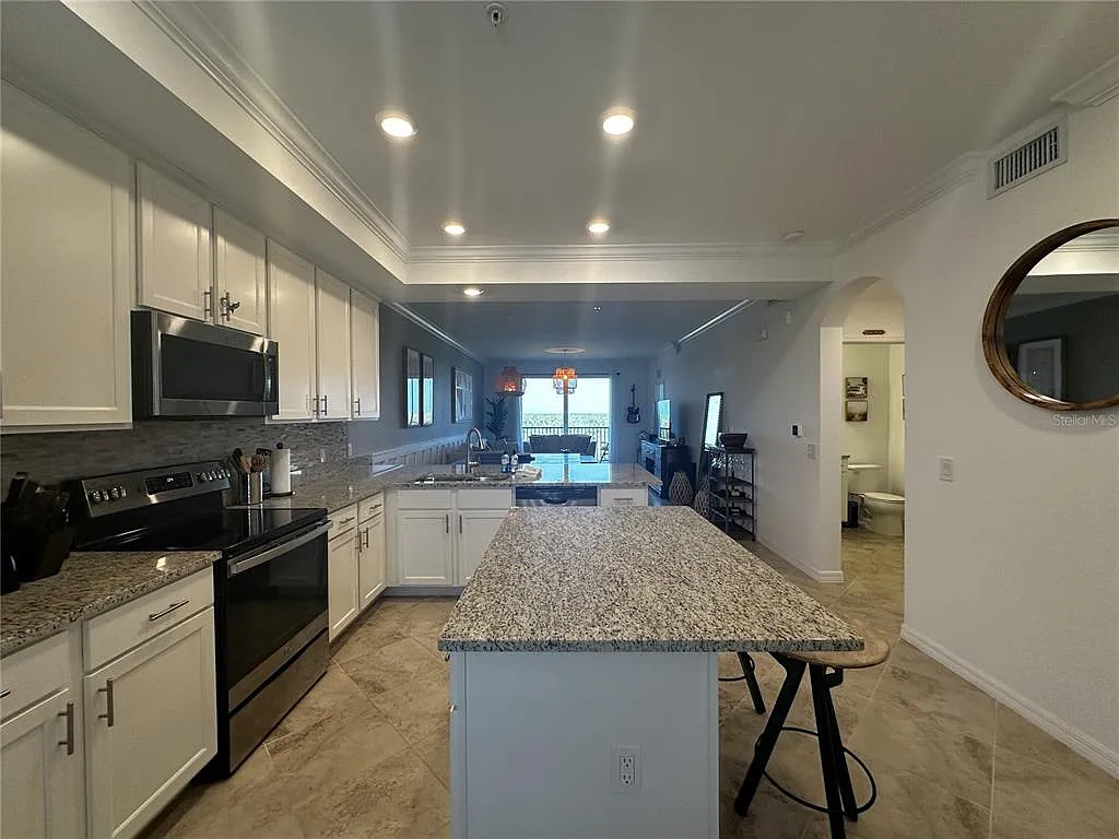 2 bed, 2.0 bath, 1120 sqft, $6,000 — Photo 3
