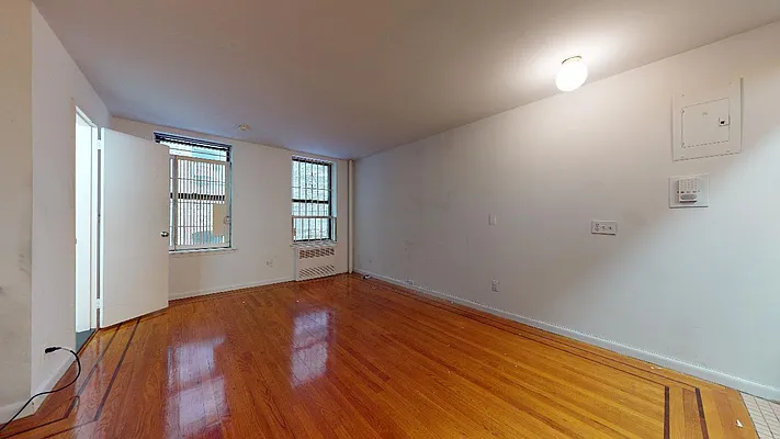 Rented by Bond New York | media 5