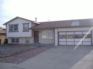 10 Crestaloma Dr, Pueblo, CO 81005