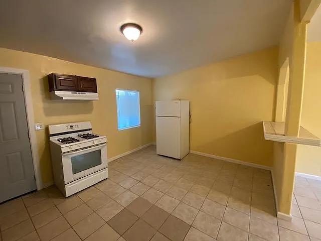 541 S Orange Ave — Photo 4