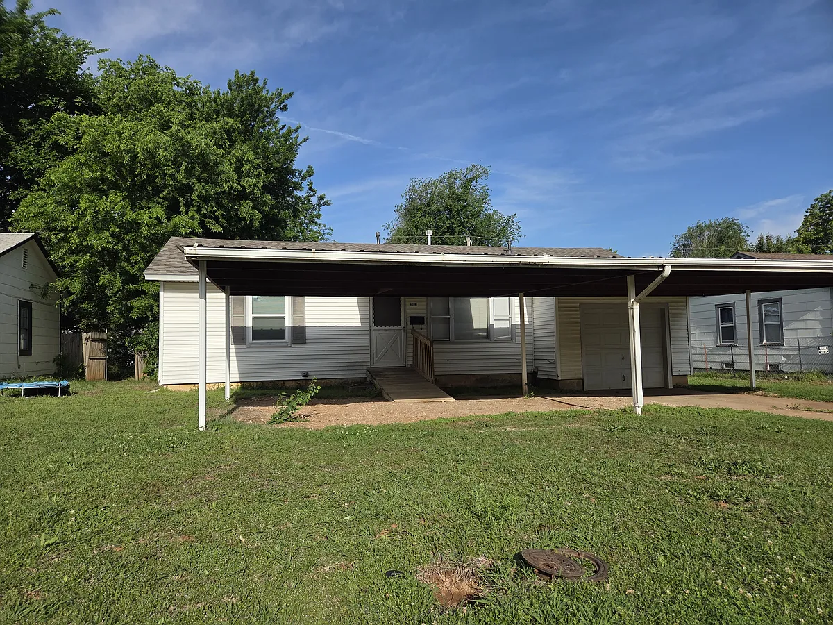 Building Photo - 3413 Willow Creek Dr