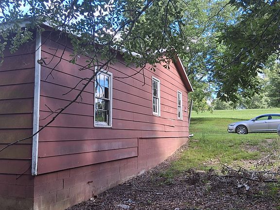 3rd image of 392 Pine Mountain Rd