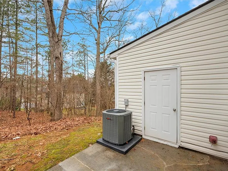 940 Tree Creek Blvd — Photo 33