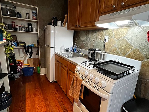 2nd image of 731 N 26th St APT 1R