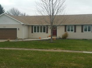 1415 Branding Iron Ln, Grand Island, NE 68803