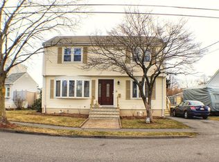 11 Sheffield Dr, Peabody, MA 01960