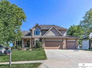 908 W Centennial Rd, Papillion, NE 68046