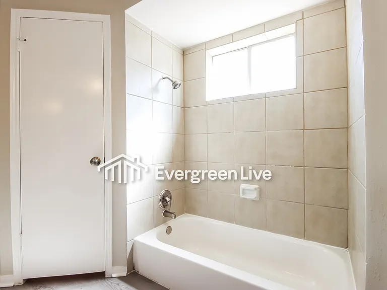 17311 Baronshire Dr — Photo 11