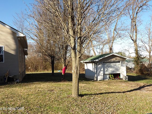 3rd image of 130 Hickory Ln