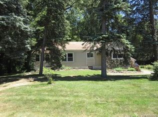 23598 Plum Hollow St, Southfield, MI 48033