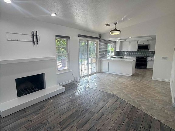 5th image of 28719 Jenny Ln