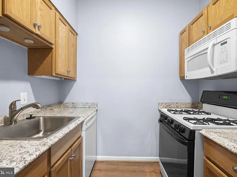 10320 Rockville Pike #401 — Photo 15