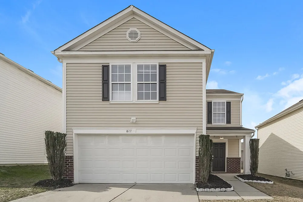 3 bed, 2.5 bath, 2210 sqft, $2,035 — Photo 1