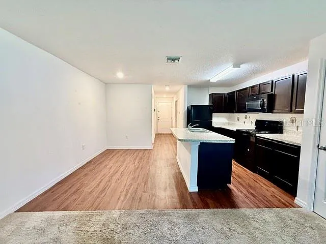 2 bed, 2.0 bath, 1008 sqft, $1,700 — Photo 2