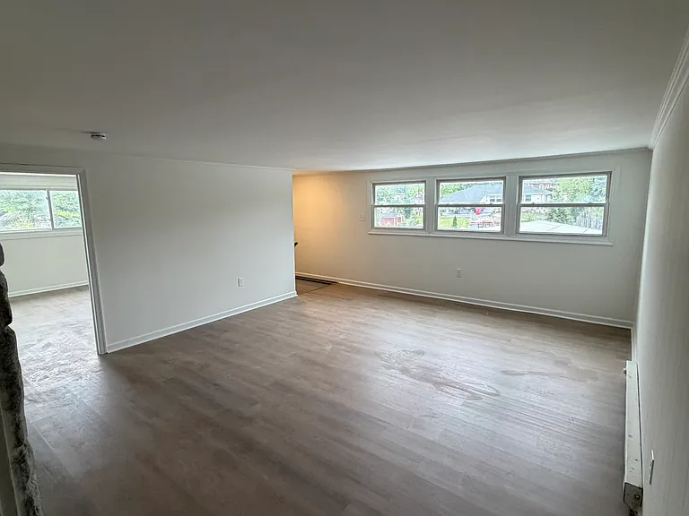 549 E Vine St #6 — Photo 6