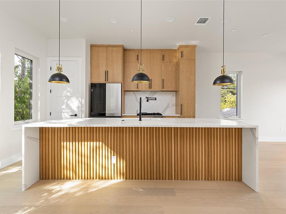 1st image of 100 W Odell St #3