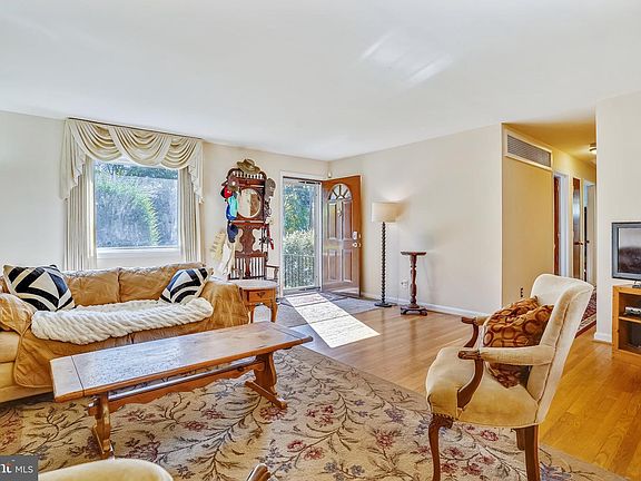 5th image of 3232 Norfolk Ln