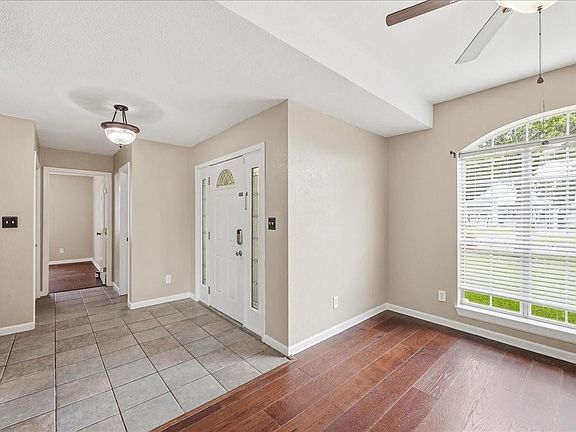 5th image of 425 Blueberry St