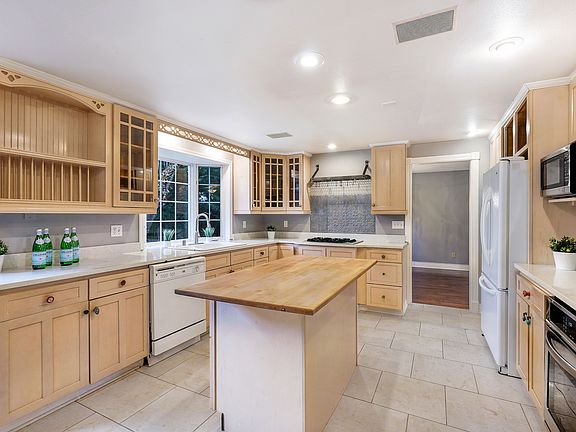5th image of 2109 McElroy Pl