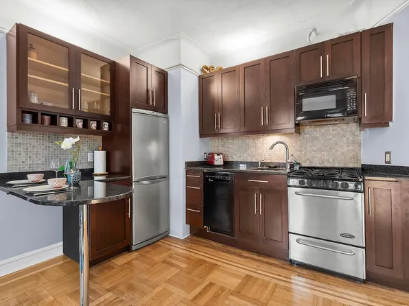 1-03 Minetta Street image 3 of 6