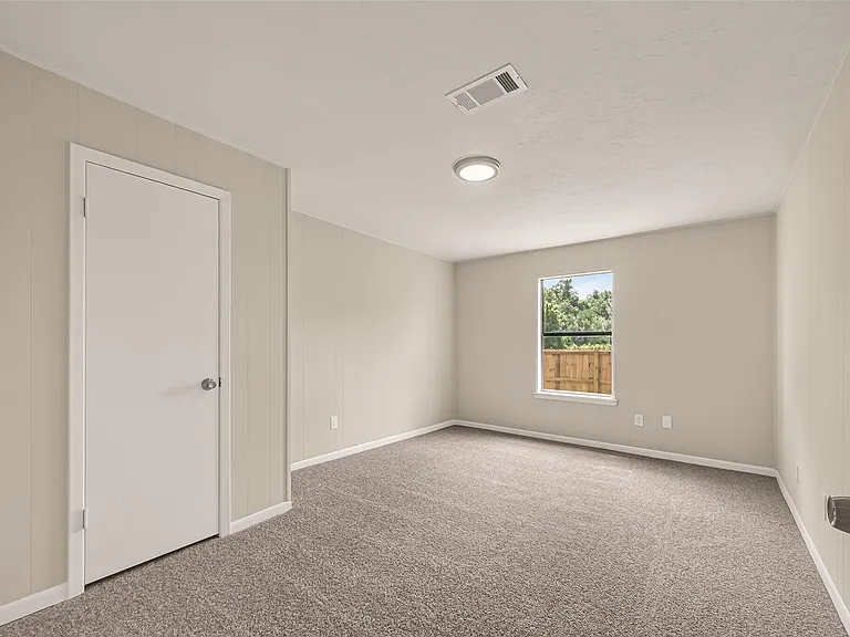 2303 N Cleveland St — Photo 22