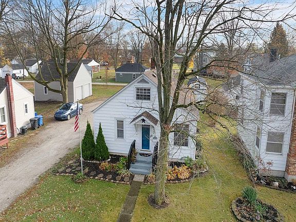 3rd image of 410 N Elm St
