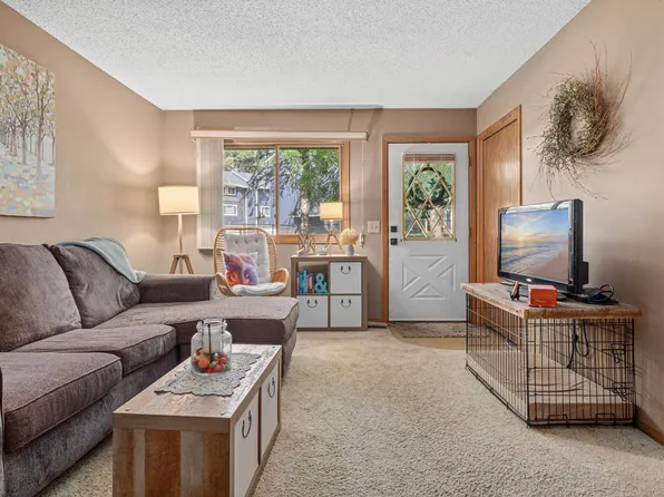 11344 Ibis St NW, Coon Rapids, MN 55433