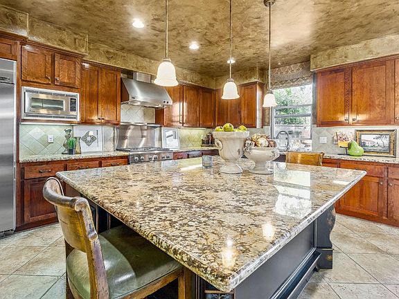 5th image of 6088 Palermo Way