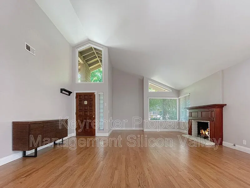 4 bed, 2.0 bath, 1877 sqft, $5,895 — Photo 4
