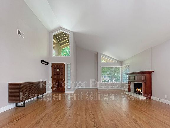 3rd image of 2261 Plummer Ave