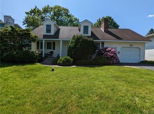 7557 Daphne Dr, North Syracuse, NY 13212